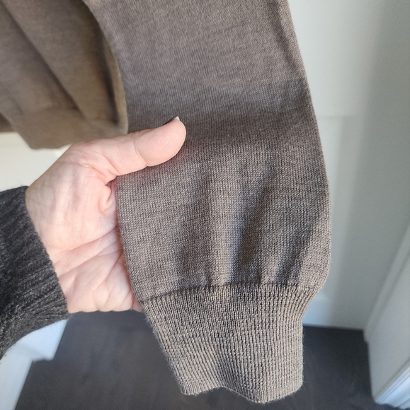 J. Crew 100% Merino Wool Mens Slimfit Vneck Pullover Sz Small Brown - Picture 7 of 10